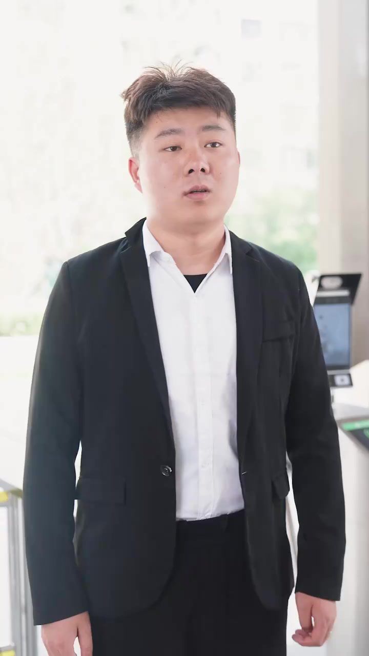拽媽攜崽歸來（一胎三寶，神秘爹地竟是大佬）(全集)